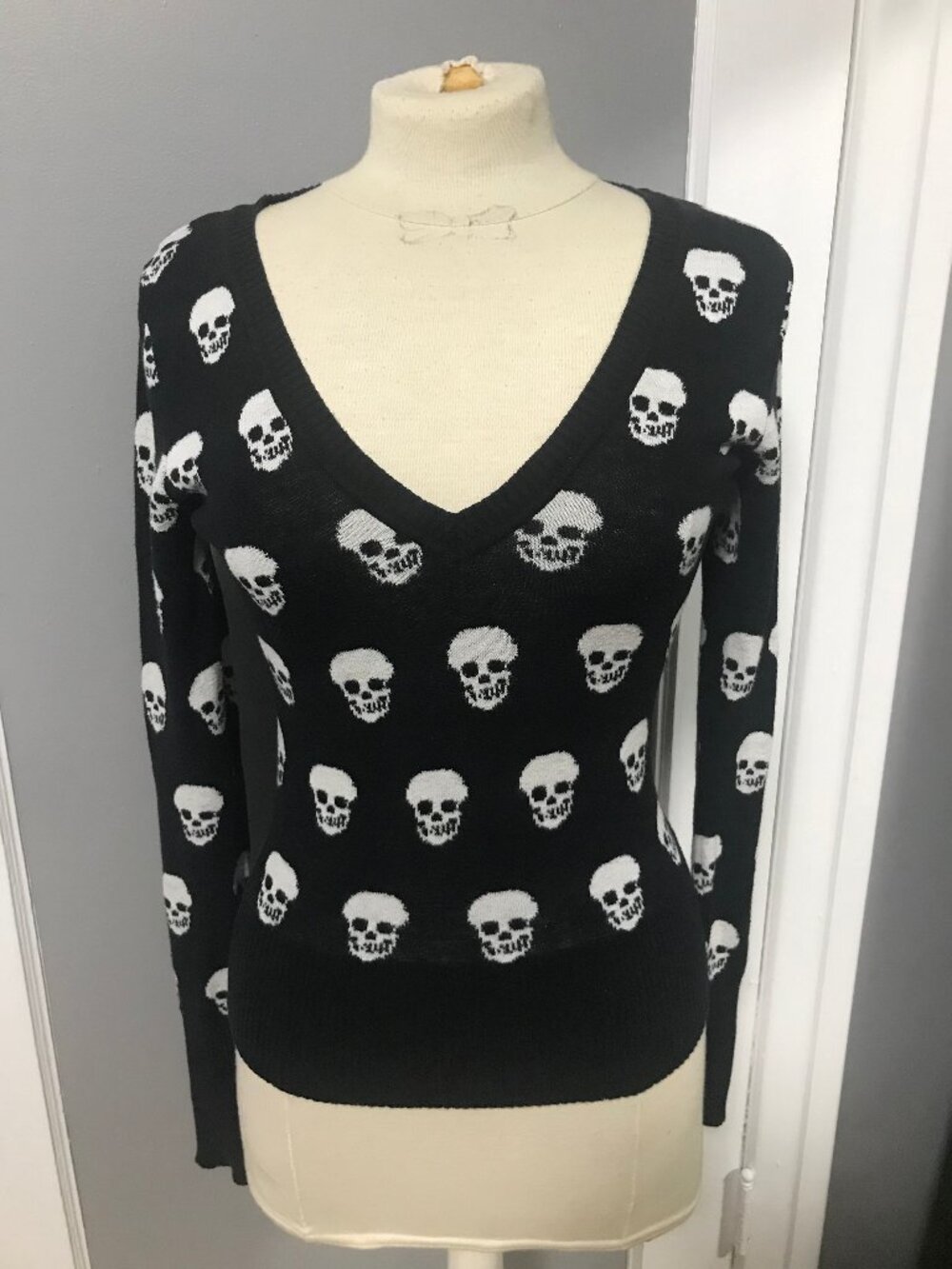 Y2K Goth Punk Emo Black & White Skull Sweater Shirt Top SMALL